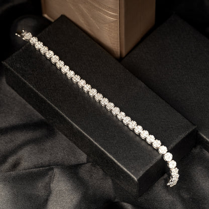 Bracelet 18K gold with full diamonds.