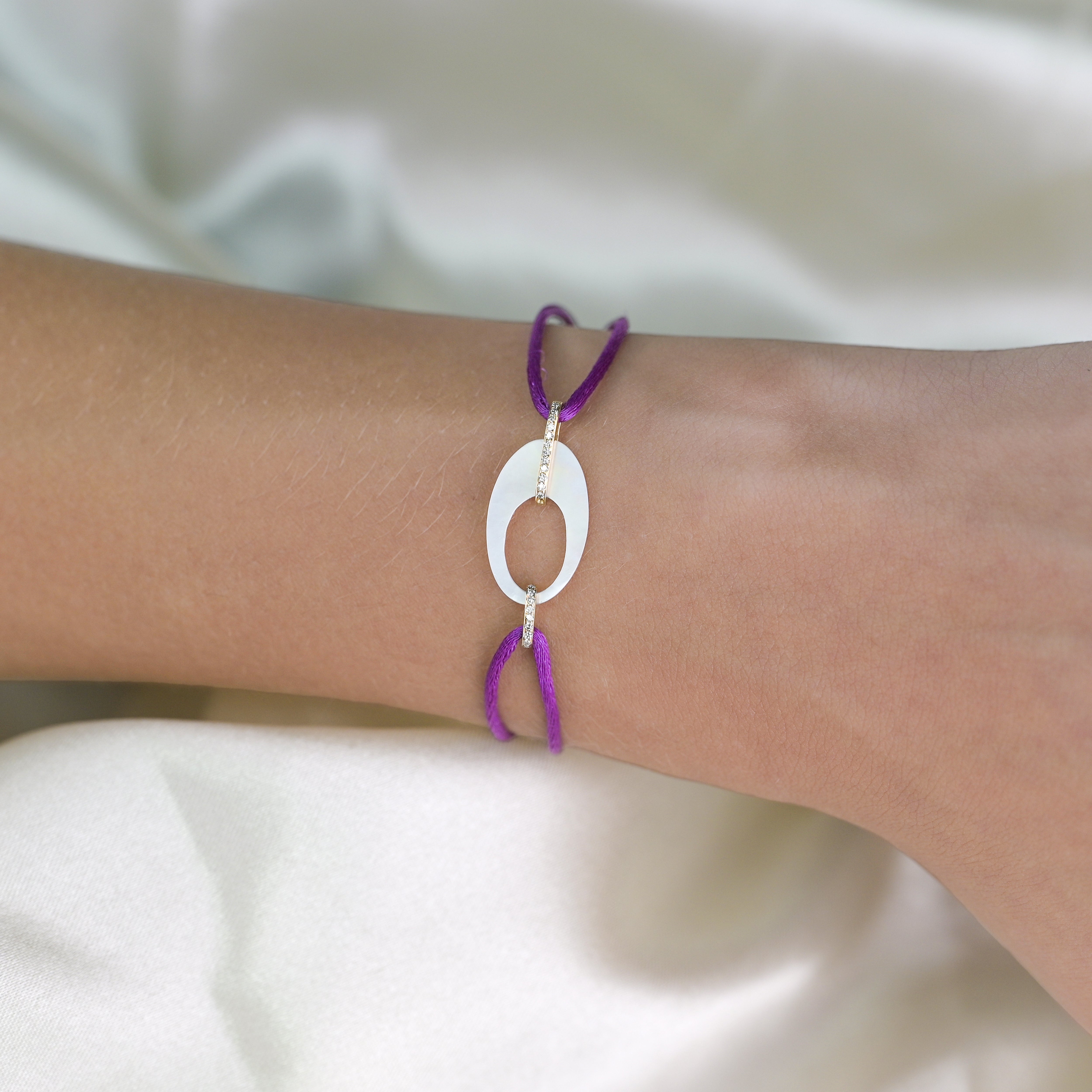 Bracelet 18K gold  with diamonds, M.O.P stone.